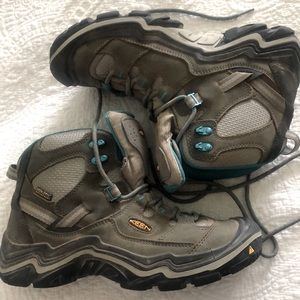 Women’s Hiking Boots